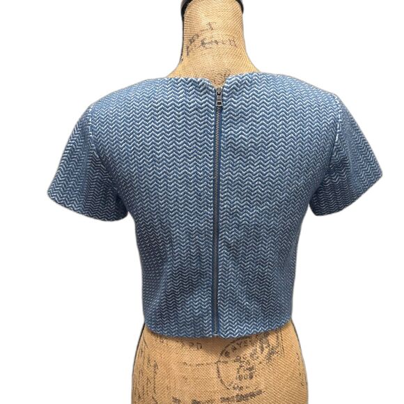 Alice + Olive Sarina Chevron Print Jacquard Crop Top Blue As Seen On TV Size XS - Picture 3 of 5